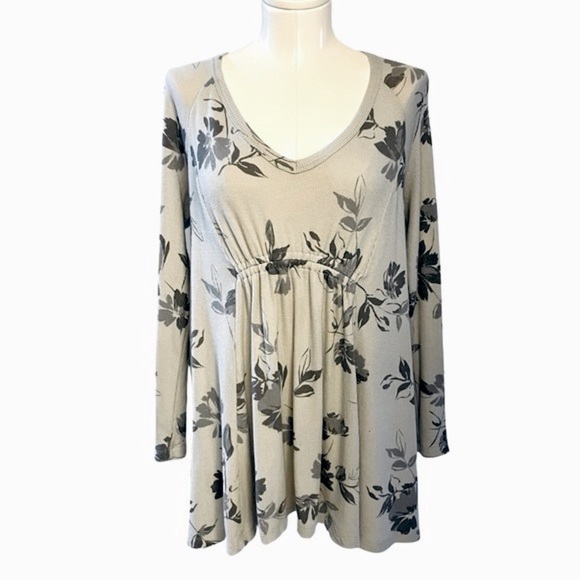 ISABEL Maternity gray floral waffle weave deep v neck tunic L, NWT - Picture 1 of 8